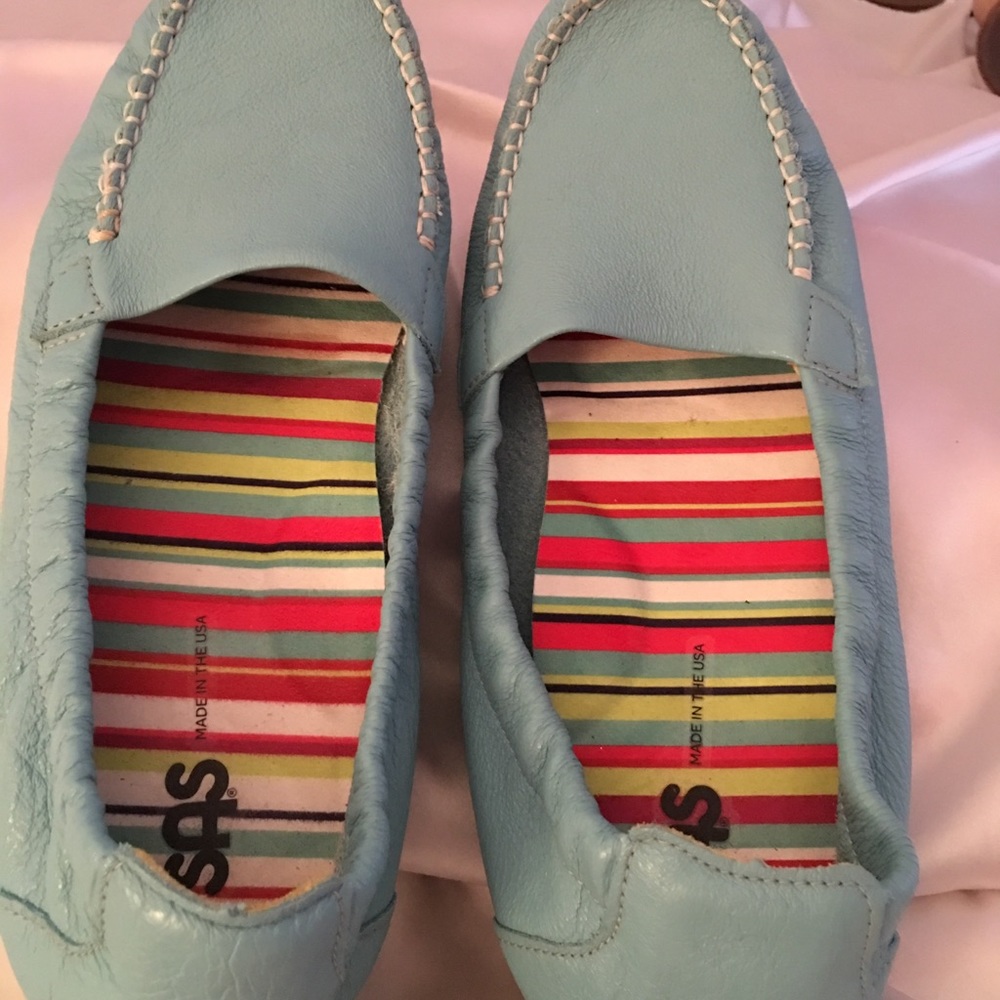 Shoes - Picture 2 of 4